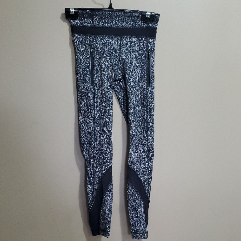 Lululemon Black White Splash Inspire 11 Leggings Size 2